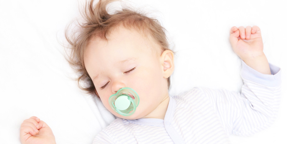 В первые недели грудного вскармливания, пока ребенок учится сосать грудь, соска может только навредить. У пустышек узкое основание, из-за этого подавляющее большинство деток «путаются», и когда им дают материнскую грудь — пытаются крепко захватить её. В первые недели грудного вскармливания, пока ребенок учится сосать грудь, соска может только навредить. У пустышек узкое основание, из-за этого подавляющее большинство деток «путаются», и когда им дают материнскую грудь — пытаются крепко захватить её.