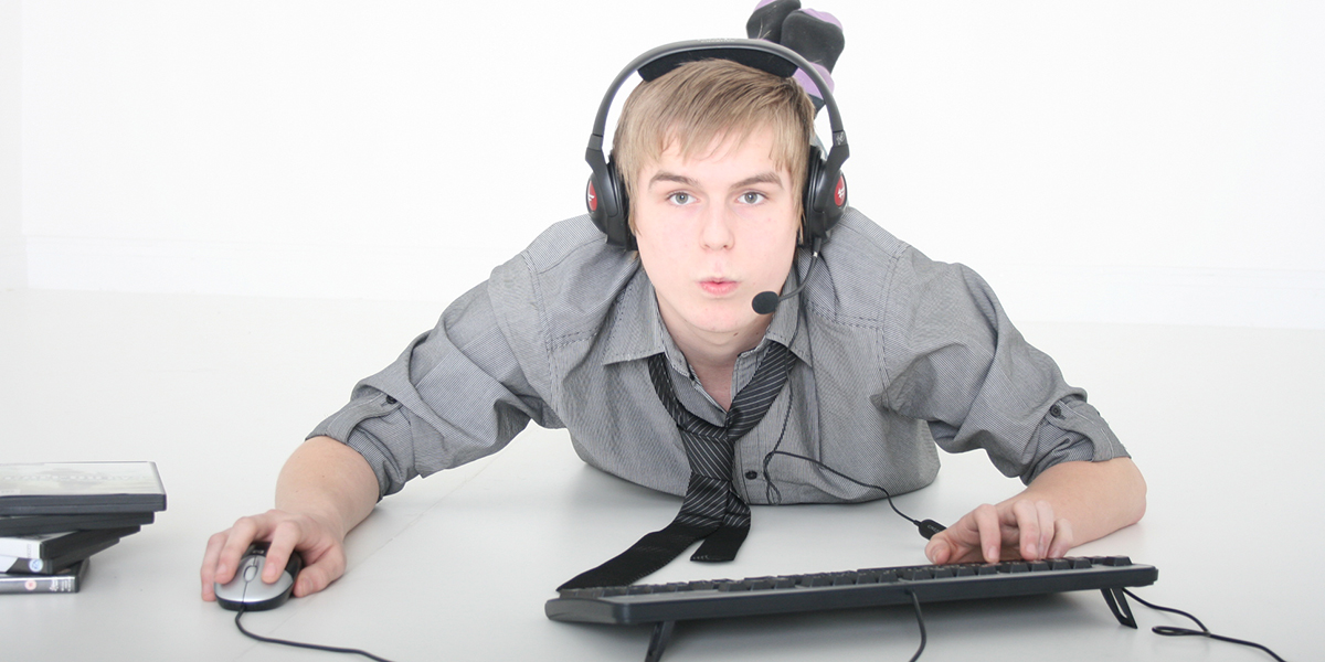 Общеизвестно, что одной из главных причин привязанности к компьютерным играм является желание испытать сильные эмоции, получить выброс адреналина. Общеизвестно, что одной из главных причин привязанности к компьютерным играм является желание испытать сильные эмоции, получить выброс адреналина.