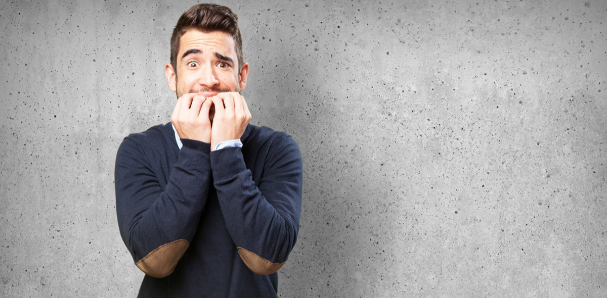 стеснительный мужчина стеснительный мужчина