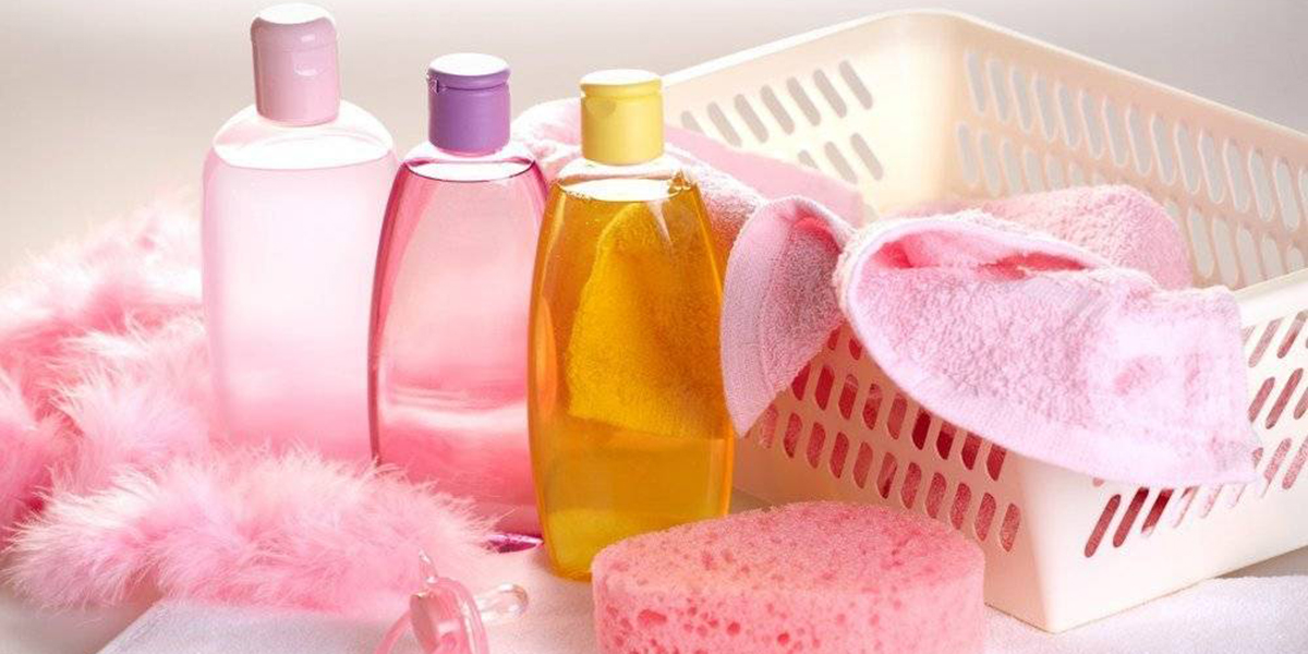 Если на этикетке шампуня не указано, что его можно использовать детям до трех лет, значит, этот шампунь предназначен для детей дошкольного возраста, а не для двух-трехлеток и тем более не для грудничков. Если на этикетке шампуня не указано, что его можно использовать детям до трех лет, значит, этот шампунь предназначен для детей дошкольного возраста, а не для двух-трехлеток и тем более не для грудничков.