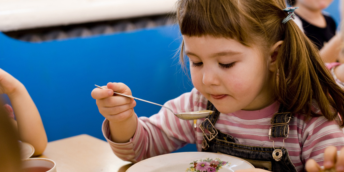 Обед в детском саду Обед в детском саду