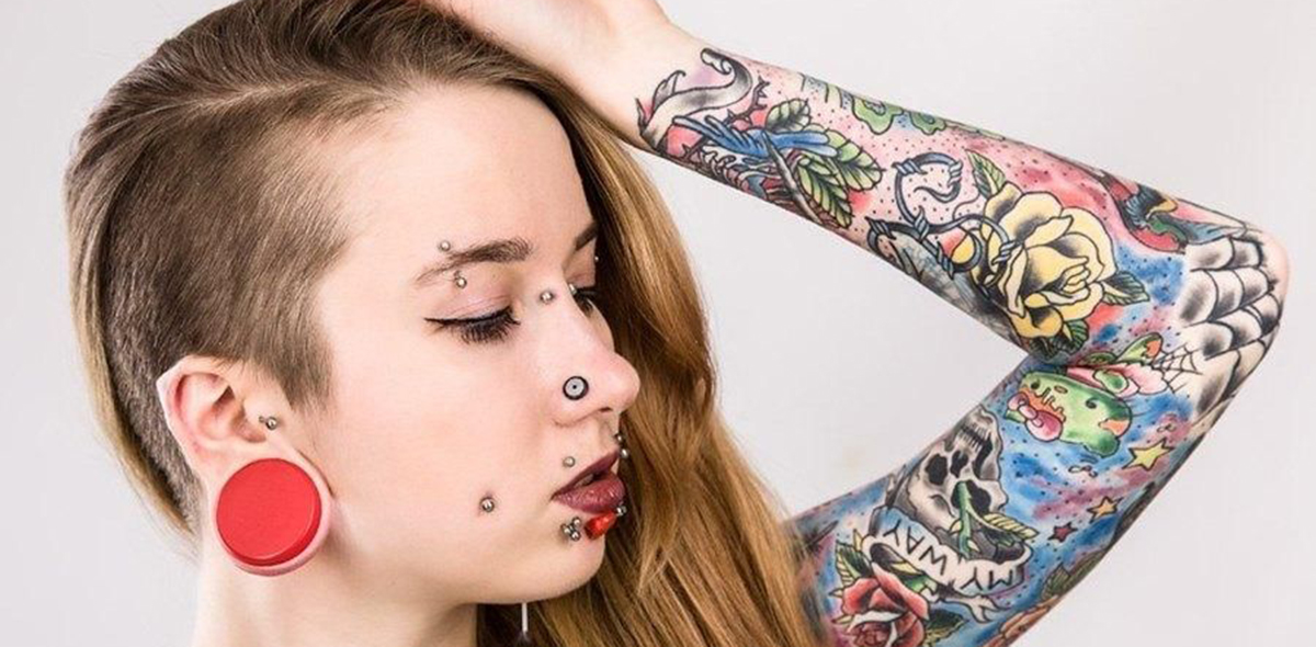 Украшения в пупке, языке, носу, на губах и бровях опасны даже при соблюдении гигиены при прокалывании. Украшения в пупке, языке, носу, на губах и бровях опасны даже при соблюдении гигиены при прокалывании.