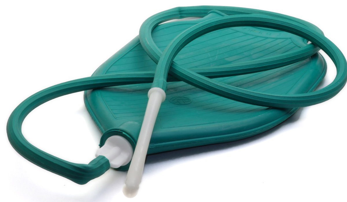 «Нужны ли клизмы или нет?» — чаще всего очищение организма ассоциируется именно с этой «водной процедурой». «Нужны ли клизмы или нет?» — чаще всего очищение организма ассоциируется именно с этой «водной процедурой».