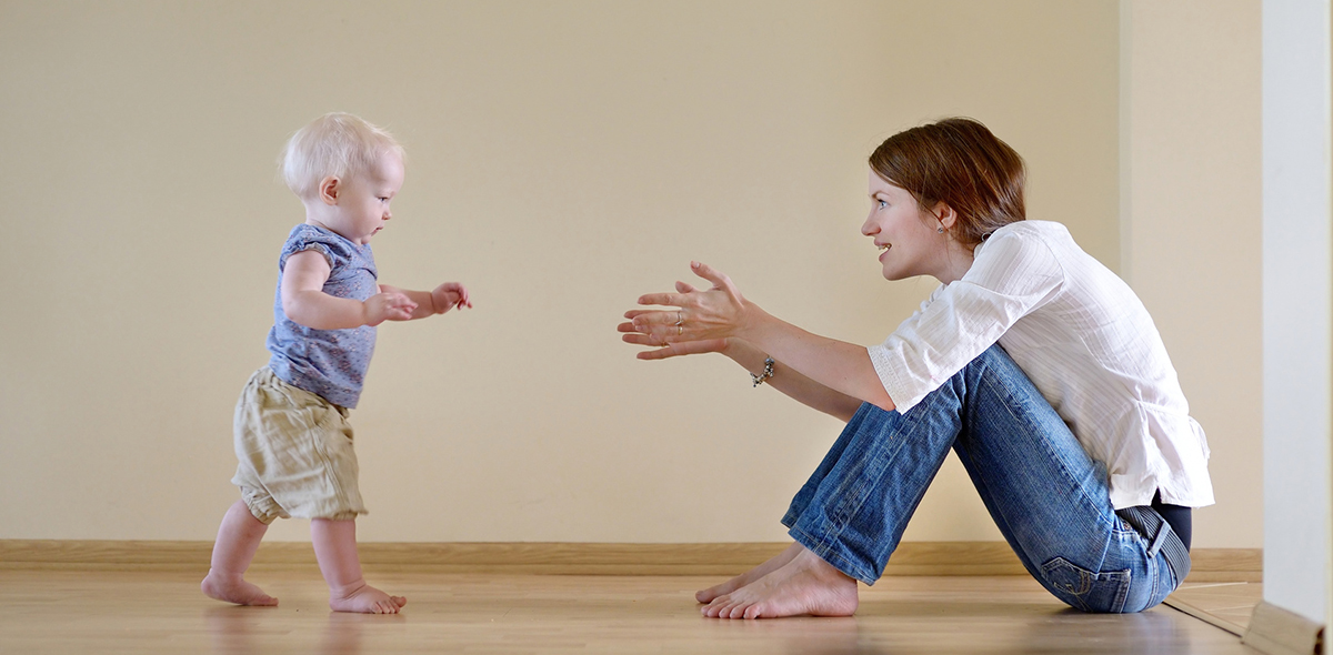 Другая частая причина сколиоза связана с принятием неправильной позы из-за физиологических особенностей, например, из-за плоскостопия, разной длины ног, косоглазия. Другая частая причина сколиоза связана с принятием неправильной позы из-за физиологических особенностей, например, из-за плоскостопия, разной длины ног, косоглазия.