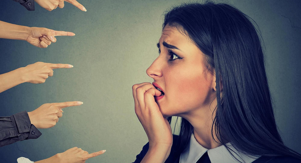 не зависеть от чужого мнения, толпа не зависеть от чужого мнения, толпа