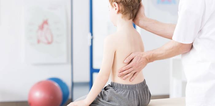 К сожалению, это самые распространенные, но далеко не единственные причины появления сколиоза. Поэтому, даже соблюдая все меры предосторожности и руководствуясь принципом «лучше предотвратить, чем лечить», можно «заработать» сколиоз. К сожалению, это самые распространенные, но далеко не единственные причины появления сколиоза. Поэтому, даже соблюдая все меры предосторожности и руководствуясь принципом «лучше предотвратить, чем лечить», можно «заработать» сколиоз.