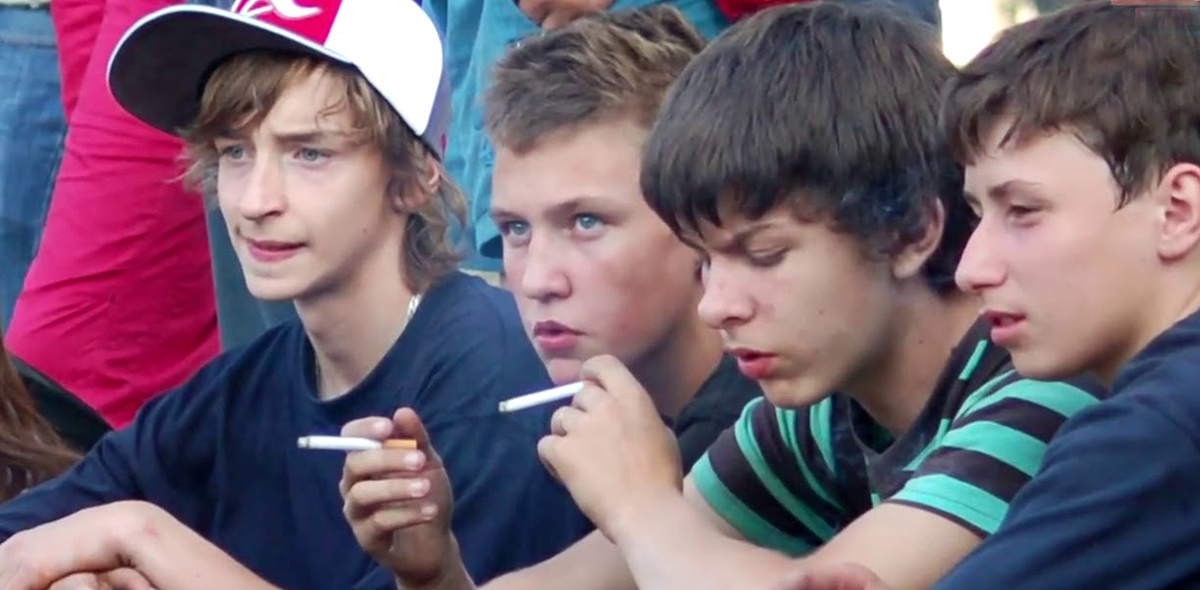 Как правило, развитие подростков не обходится без интереса к сексу, курению, странной моде и т. д. Эти увлечения подростков приводят родителей то в смущение, то в негодование, и тогда многие интересы подростков переходят в категорию запретов. Как правило, развитие подростков не обходится без интереса к сексу, курению, странной моде и т. д. Эти увлечения подростков приводят родителей то в смущение, то в негодование, и тогда многие интересы подростков переходят в категорию запретов.