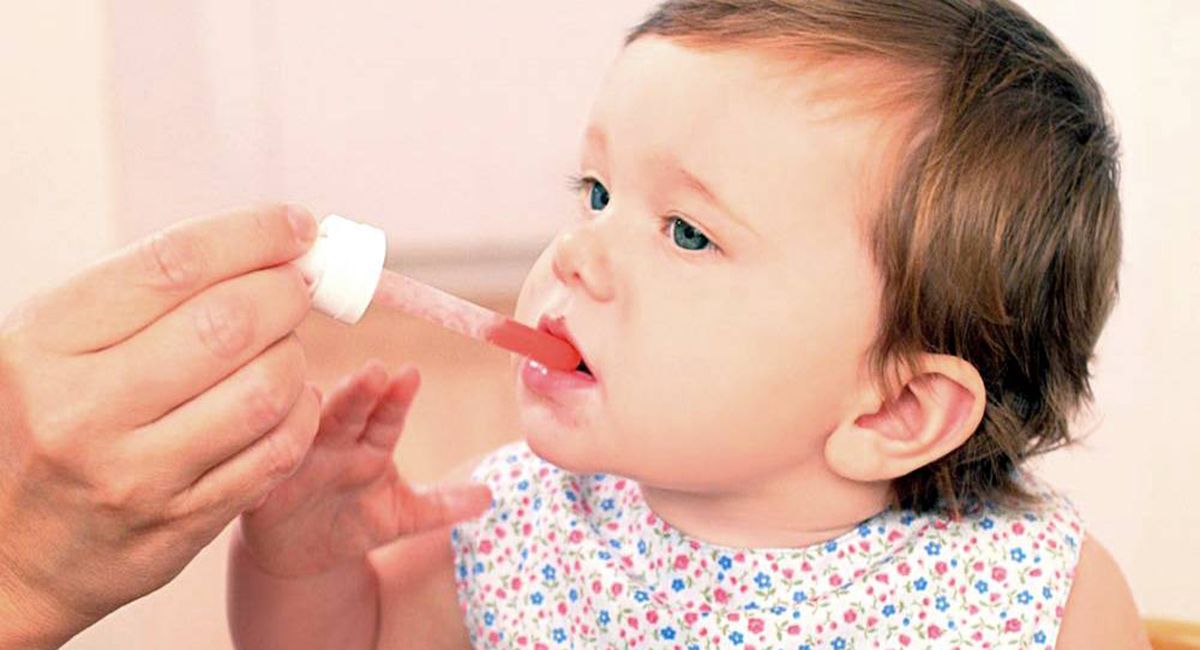 Если ребенок заболевает, необходимо играть с ним в больницу, отрабатывая все процедуры на игрушках. При этом он обязательно должен «отыграть» как роль больного, так и роль доктора. Если ребенок заболевает, необходимо играть с ним в больницу, отрабатывая все процедуры на игрушках. При этом он обязательно должен «отыграть» как роль больного, так и роль доктора.